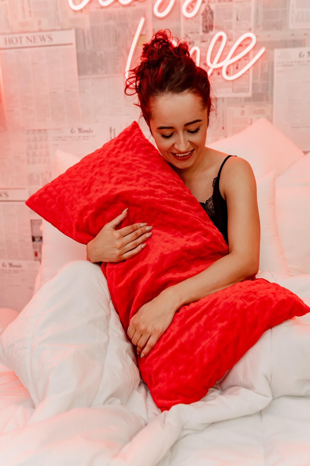 loving_red_pillow_4